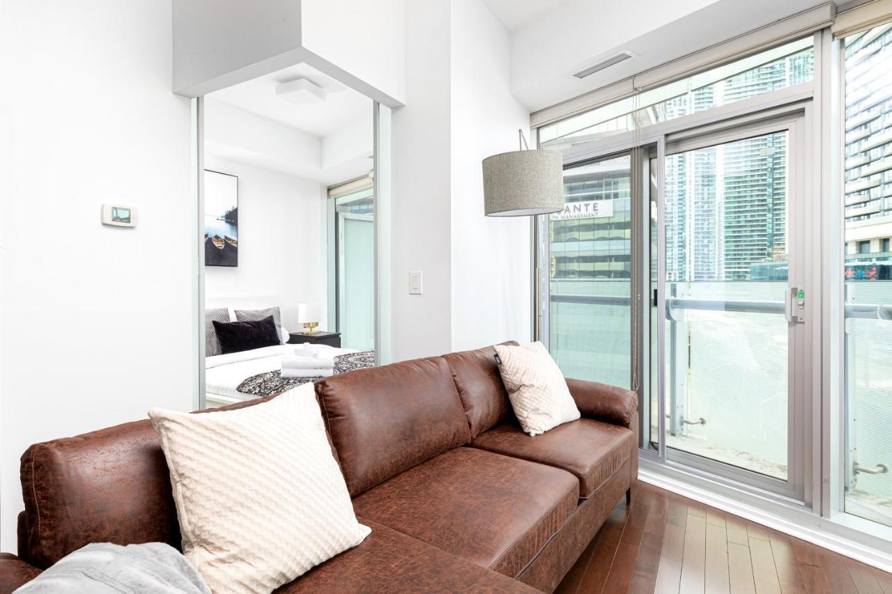 Downtown Toronto Condo Mins From Scotiabank Arena, Tiff, Cn Tower, Union, Mtcc Екстер'єр фото