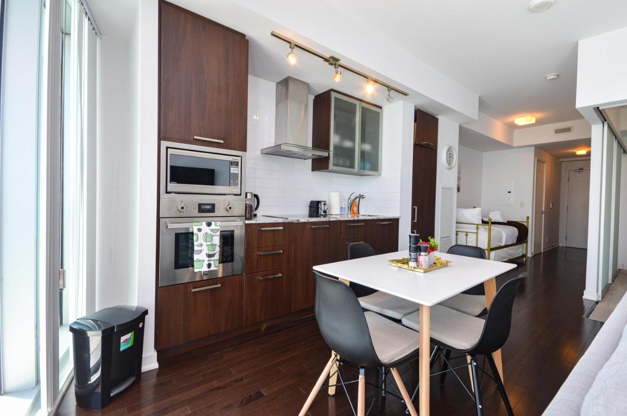 Downtown Toronto Condo Mins From Scotiabank Arena, Tiff, Cn Tower, Union, Mtcc Екстер'єр фото